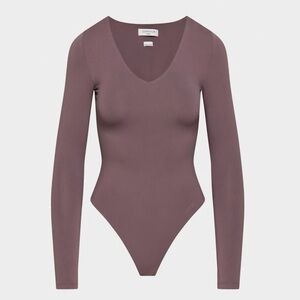 Aritzia V Neck Long Sleeve Contour Bodysuit